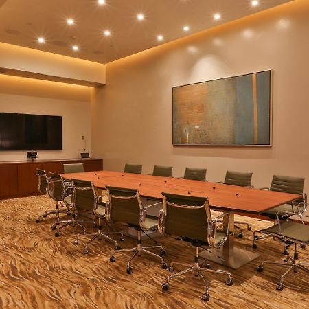 Hyatt Regency Manila City Of Dreams Paranaque City Екстериор снимка A meeting room at the Westin
