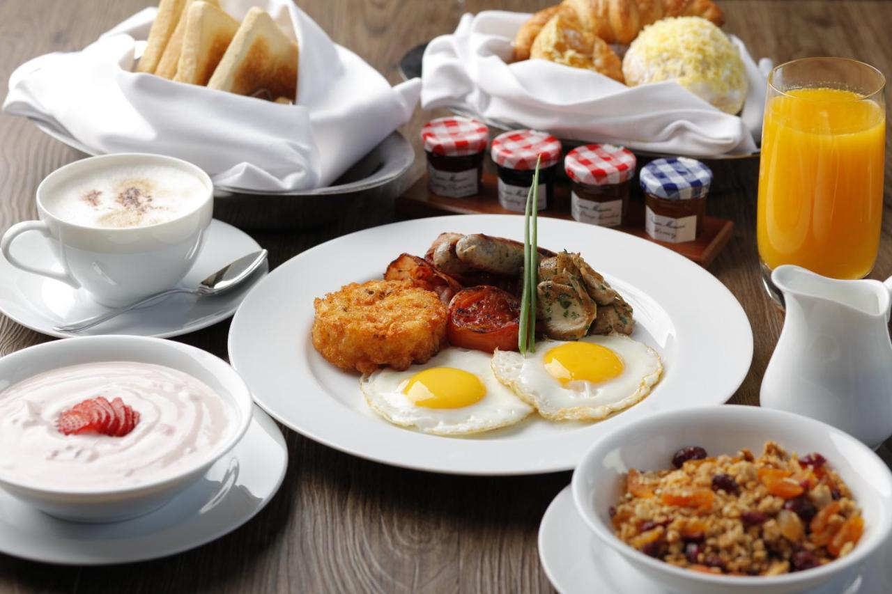 Hyatt Regency Manila City Of Dreams Paranaque City Екстериор снимка A breakfast at the Park