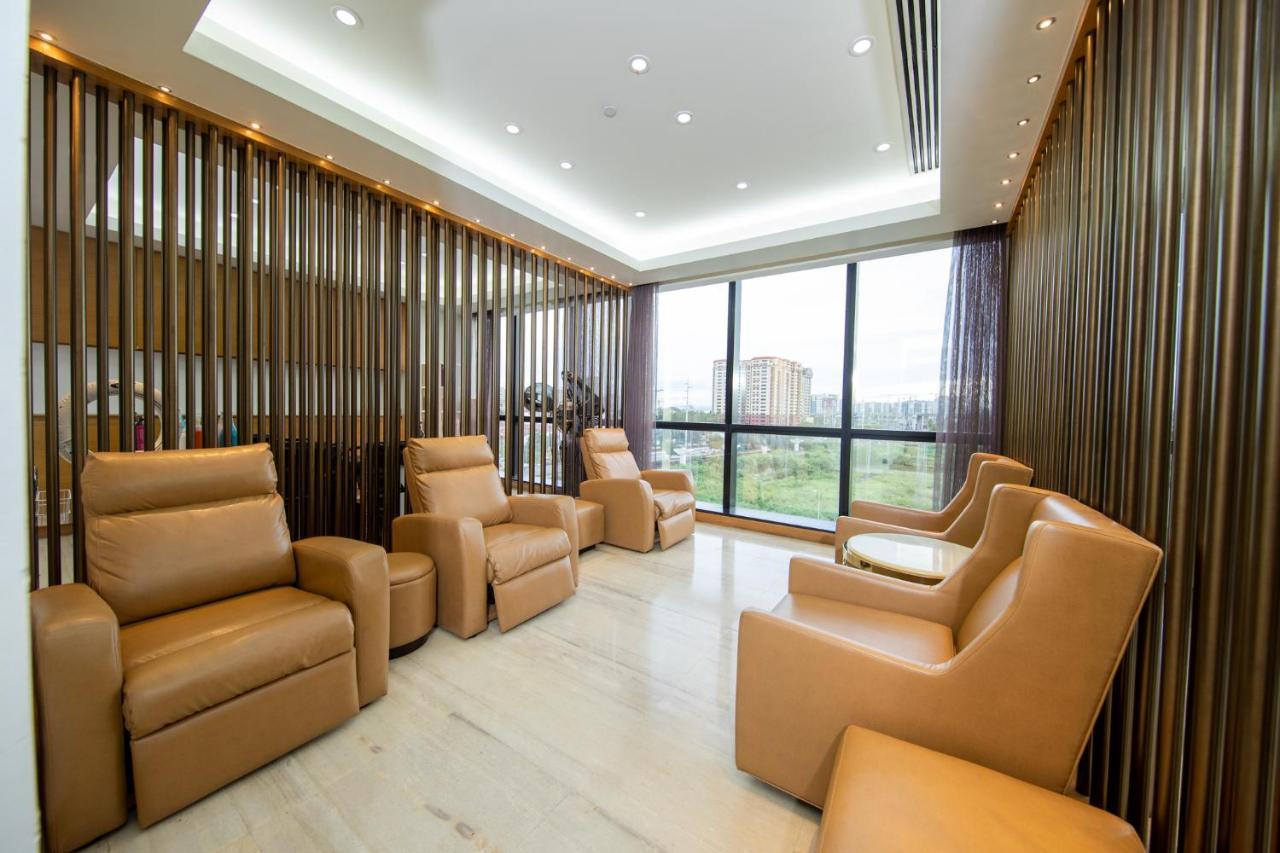 Hyatt Regency Manila City Of Dreams Paranaque City Екстериор снимка The VIP Lounge at Tan Son Nhat International Airport