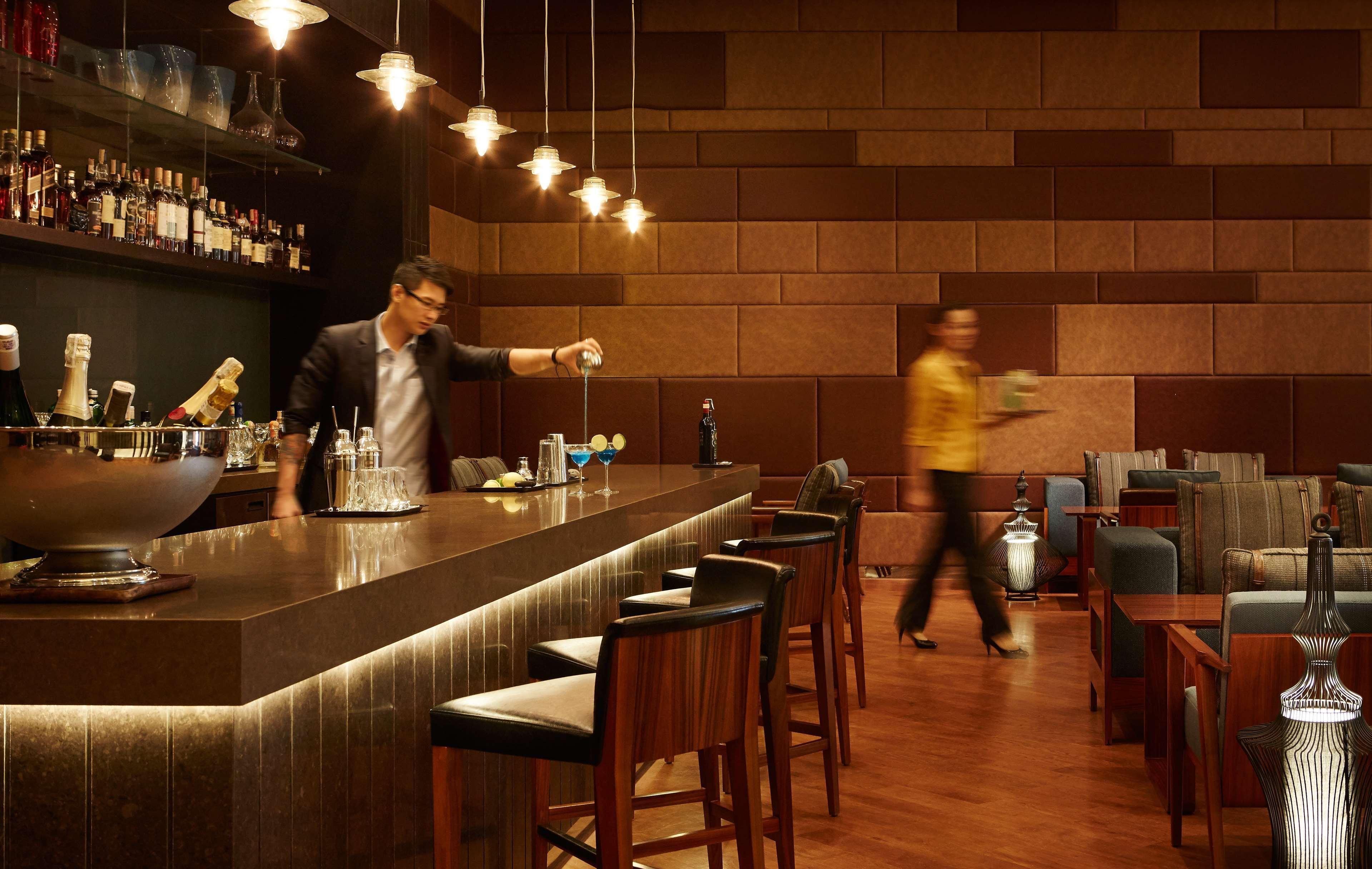 Hyatt Regency Manila City Of Dreams Paranaque City Екстериор снимка The bar at the lounge