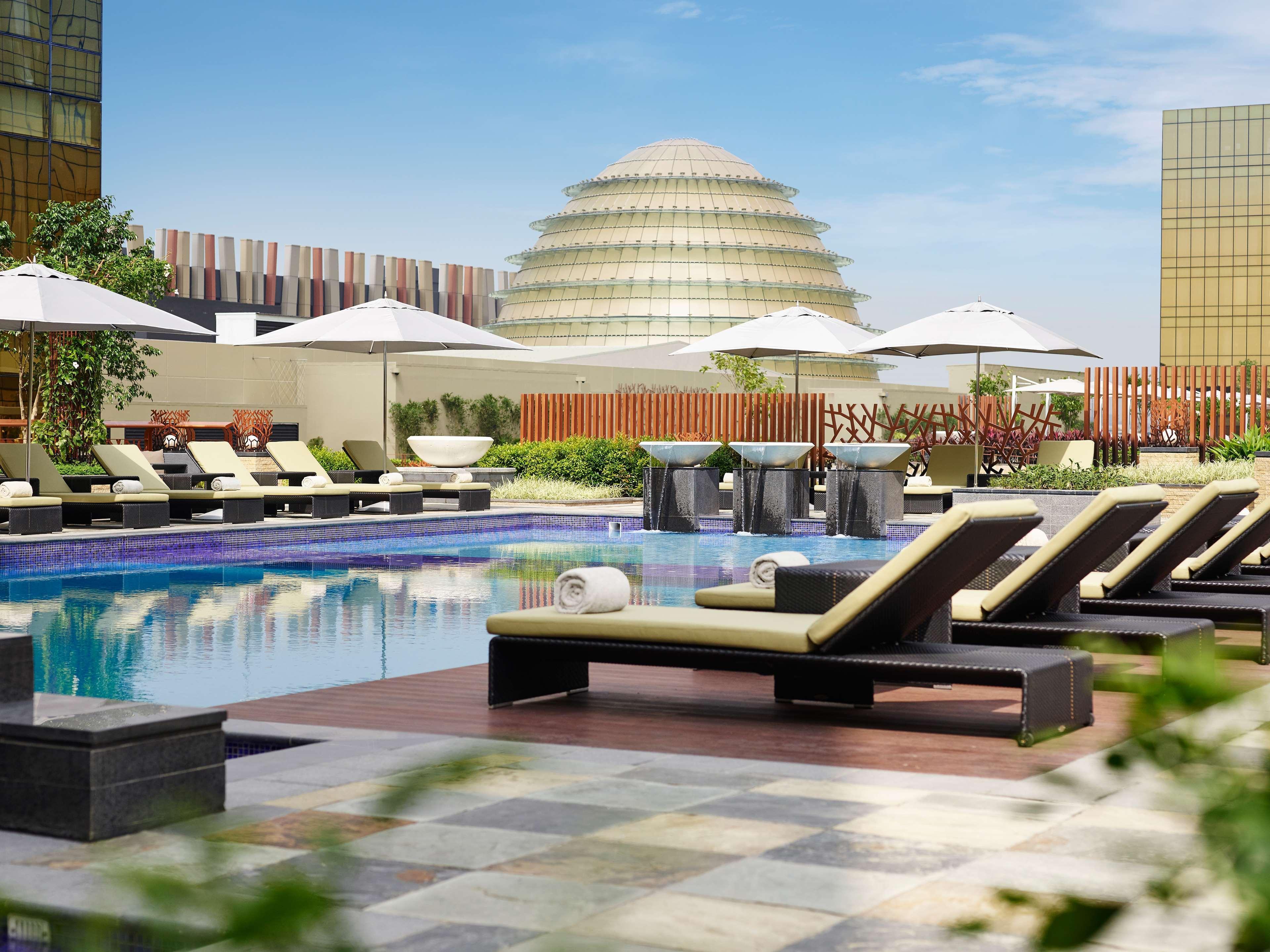 Hyatt Regency Manila City Of Dreams Paranaque City Екстериор снимка The pool at the hotel
