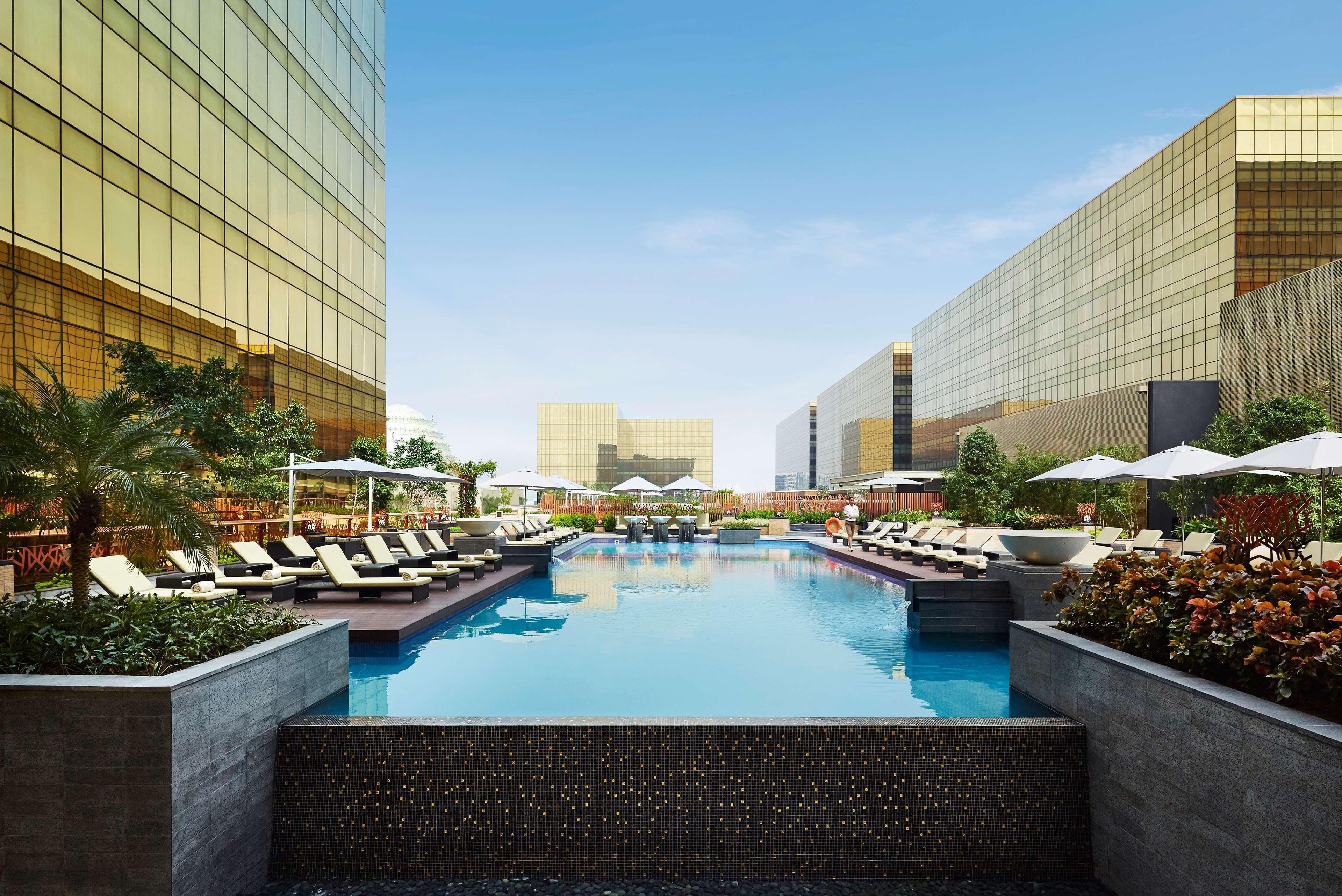 Hyatt Regency Manila City Of Dreams Paranaque City Екстериор снимка The pool at The Westin Hyderabad
