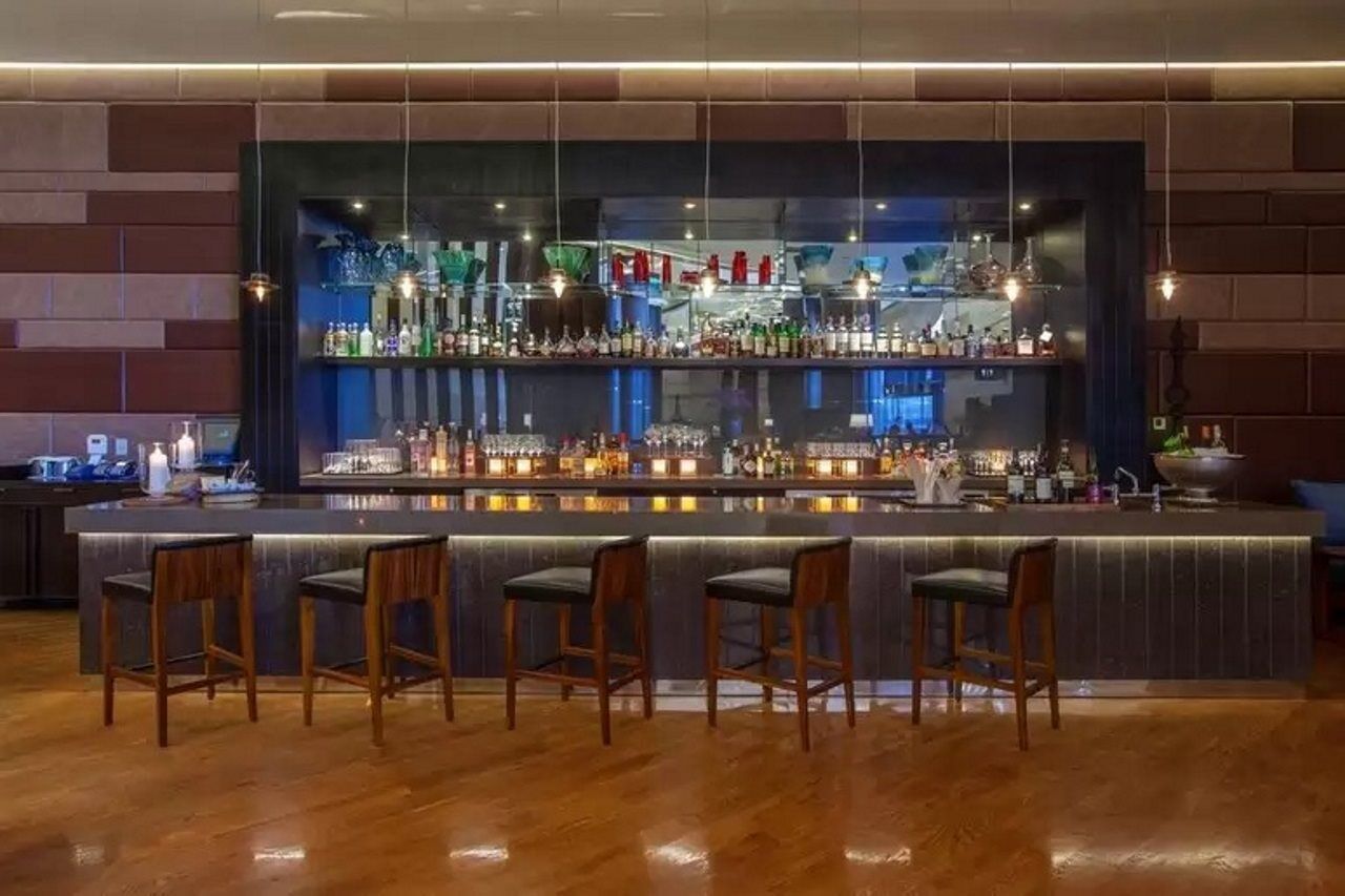 Hyatt Regency Manila City Of Dreams Paranaque City Екстериор снимка The bar at the lounge